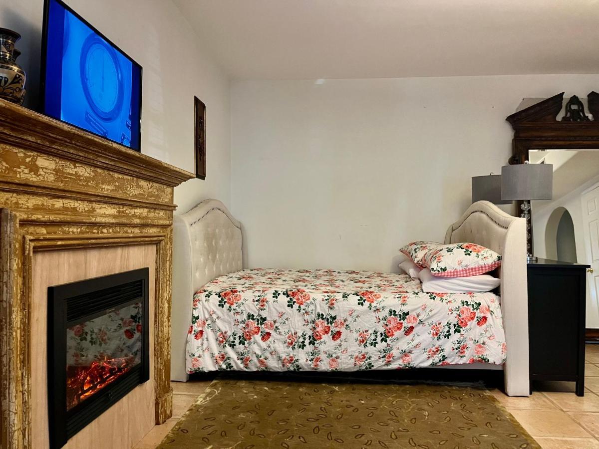 Hollywood Hills Homestay 洛杉矶 外观 照片